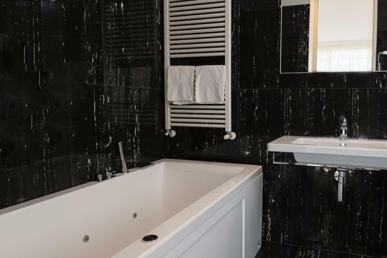 King Room Spa Bath,847247414:JPEG